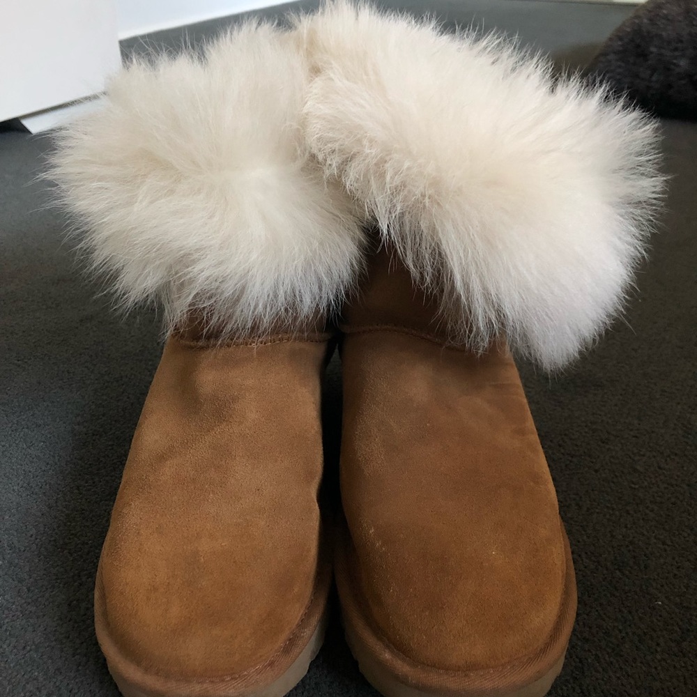 WORN ONCE chestnut Ugg fold over boot